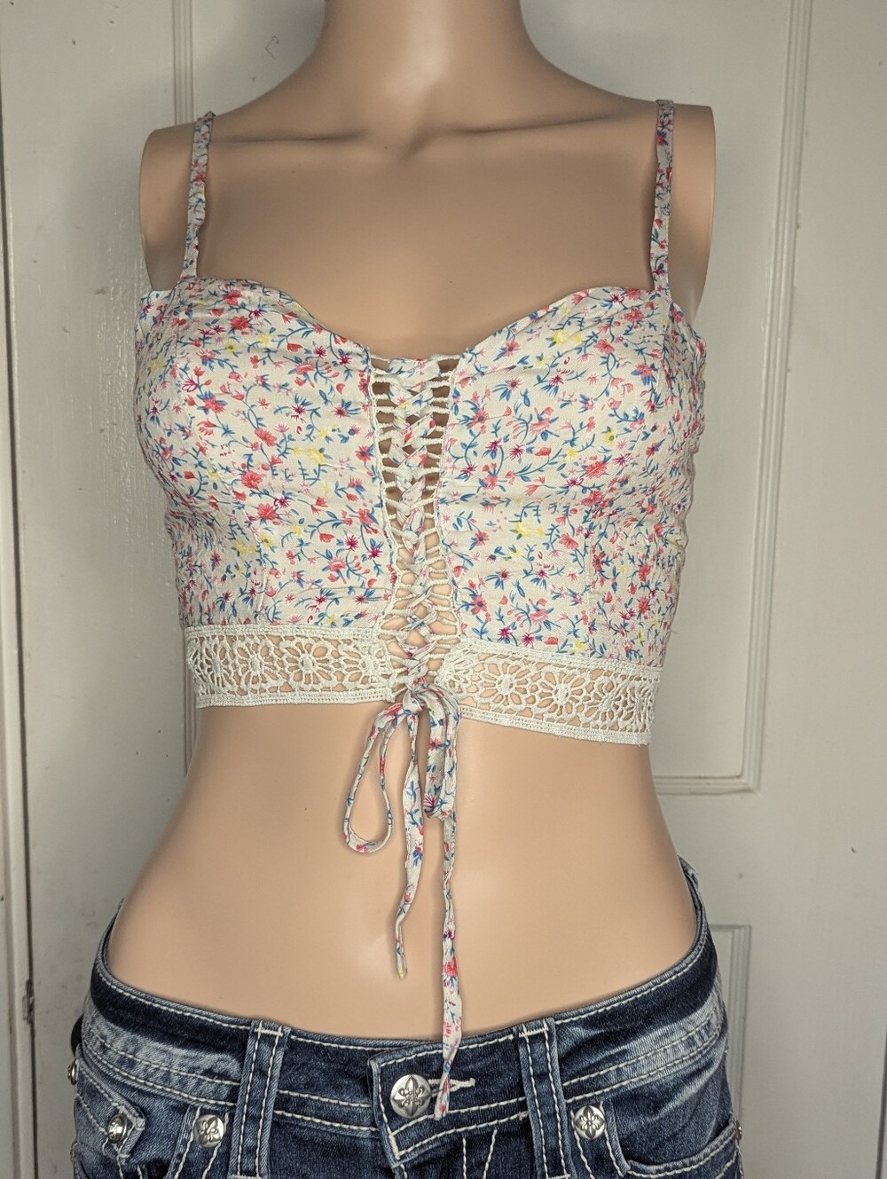 One Way NWT Pink Floral Crochet Lace Crop Top Size 6